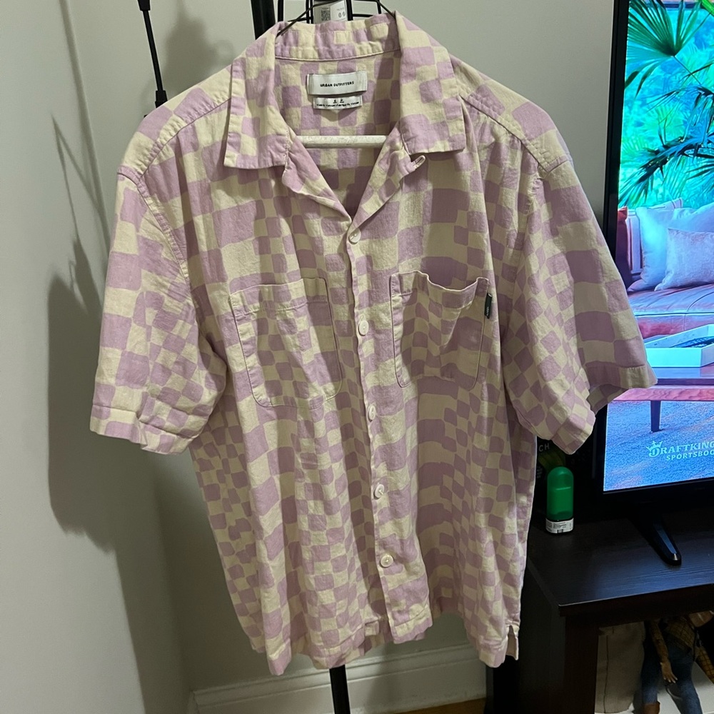 Urban Outfitters pink geometric short sleeve button up - Picture 2 of 3